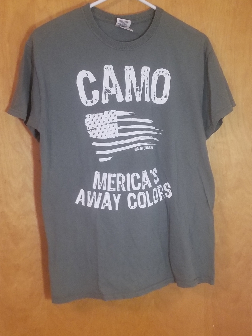 Gildan "Camo America's Away Colors" Size M